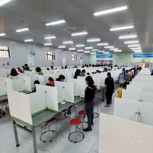 Vách tấm chắn giọt bắn bàn ăn chính hãng Hòa Phát tại Cần Thơ